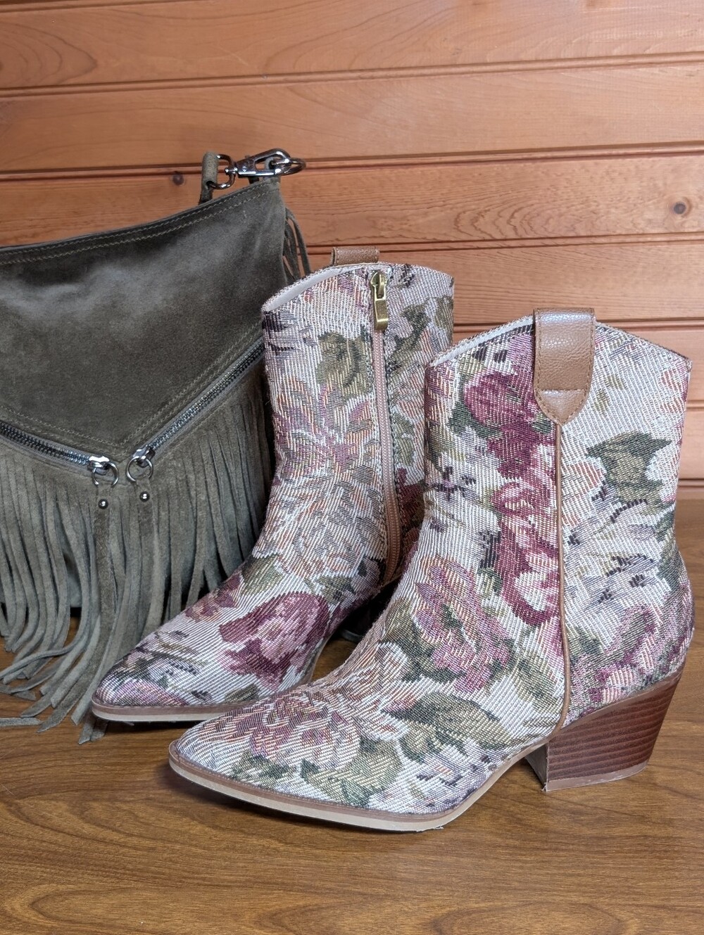 Oasis Society Women's Size 7 Karina Mauve Floral Tapestry Ankle Boots